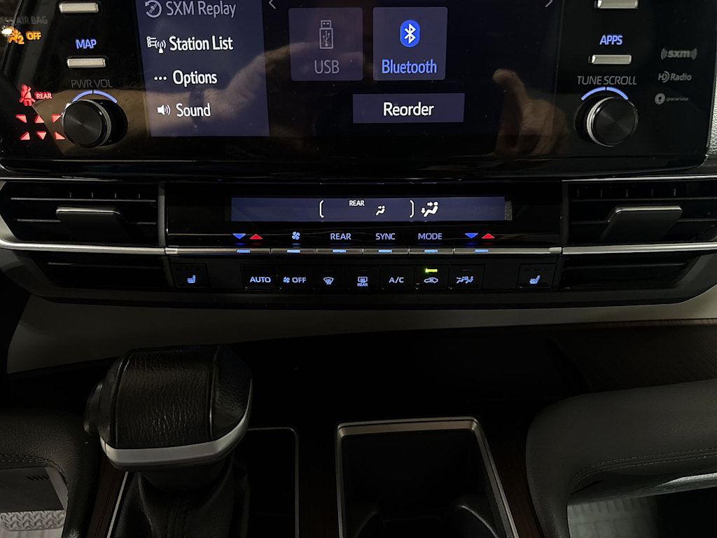 Thumbnail: 2023 Toyota Sienna - 25