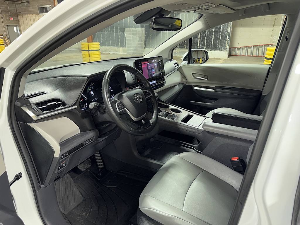 Thumbnail: 2024 Toyota Sienna - 8