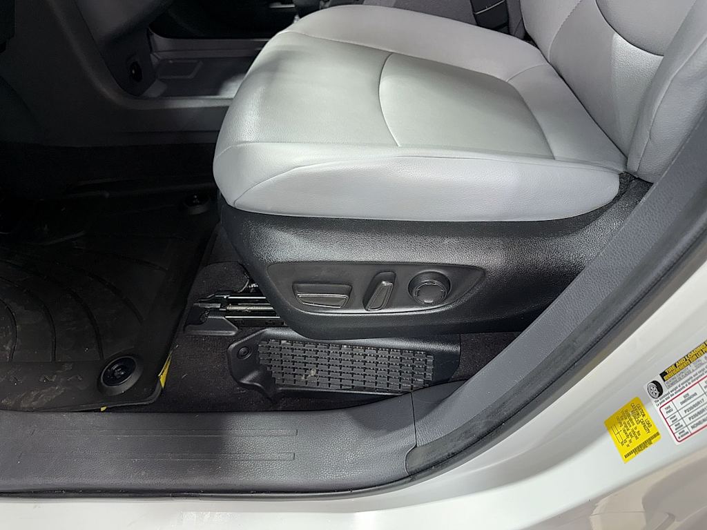 Thumbnail: 2024 Toyota Sienna - 26