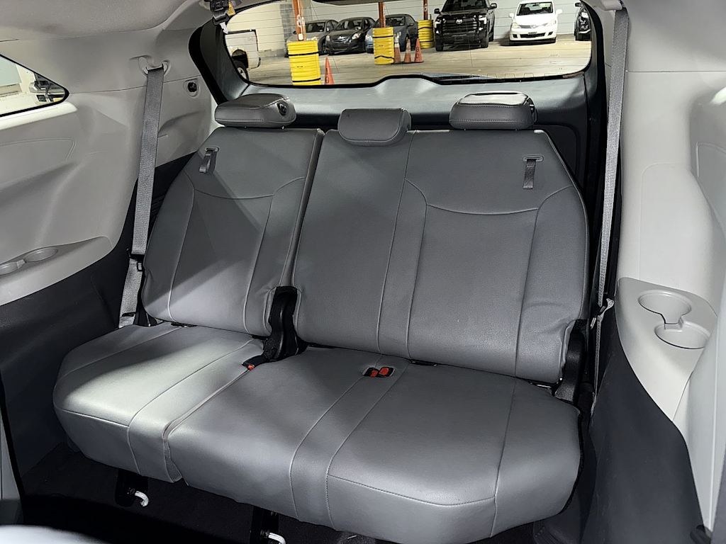 Thumbnail: 2024 Toyota Sienna - 24
