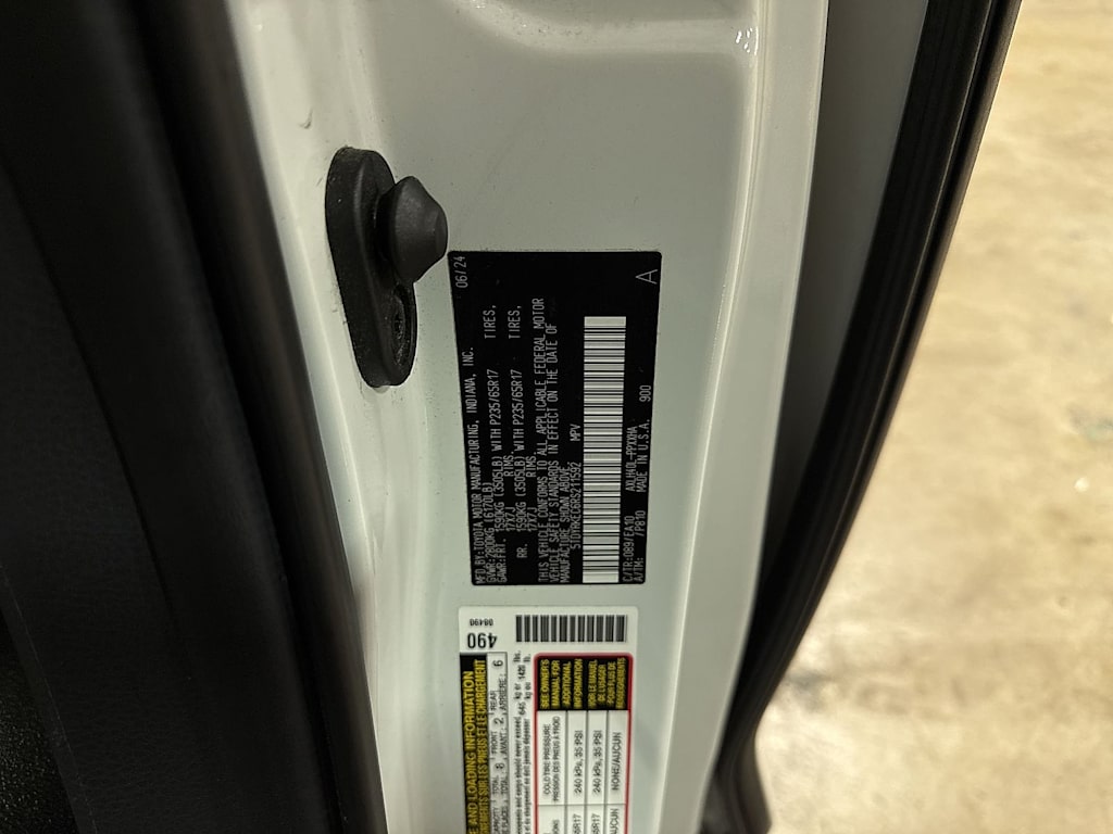 Thumbnail: 2024 Toyota Sienna - 23