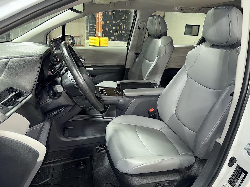 Thumbnail: 2024 Toyota Sienna - 9