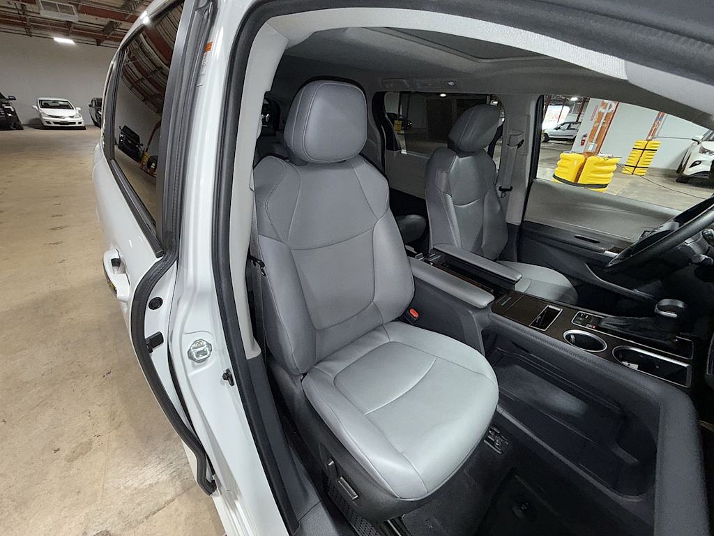 Thumbnail: 2024 Toyota Sienna - 10