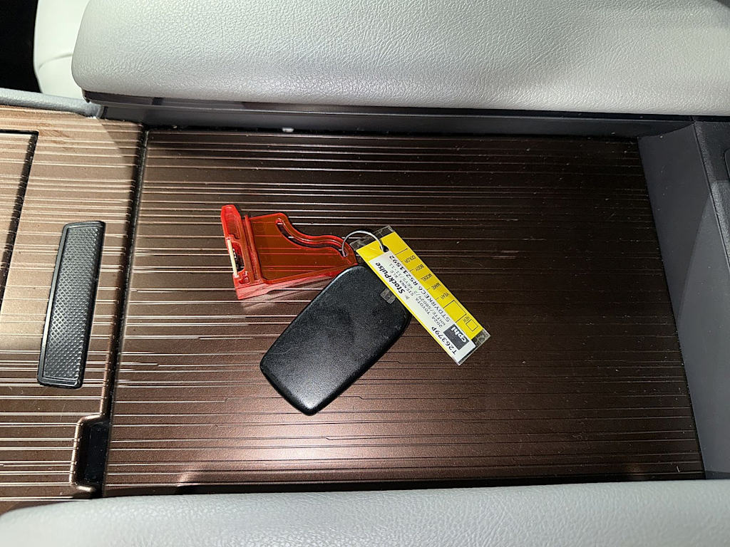 Thumbnail: 2024 Toyota Sienna - 32