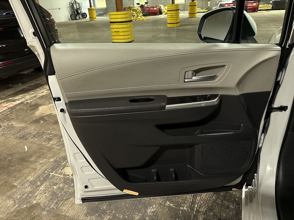 Thumbnail: 2024 Toyota Sienna - 31