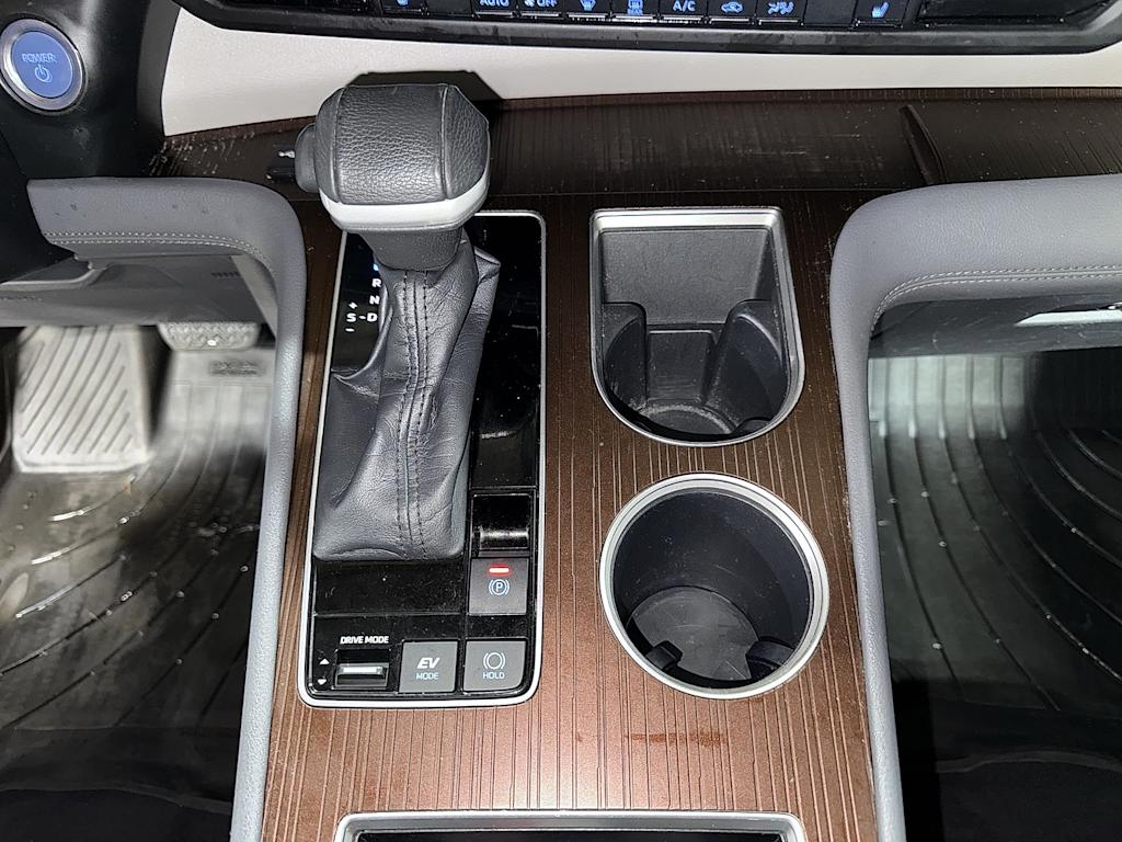 Thumbnail: 2022 Toyota Sienna - 14