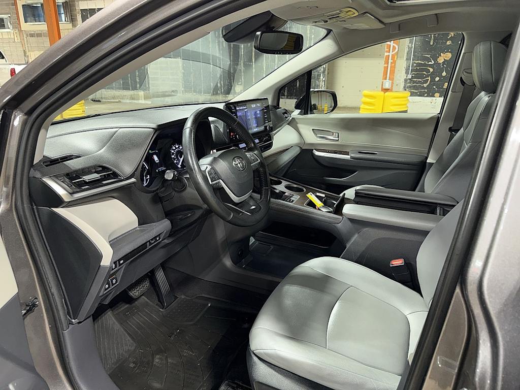 Thumbnail: 2022 Toyota Sienna - 33