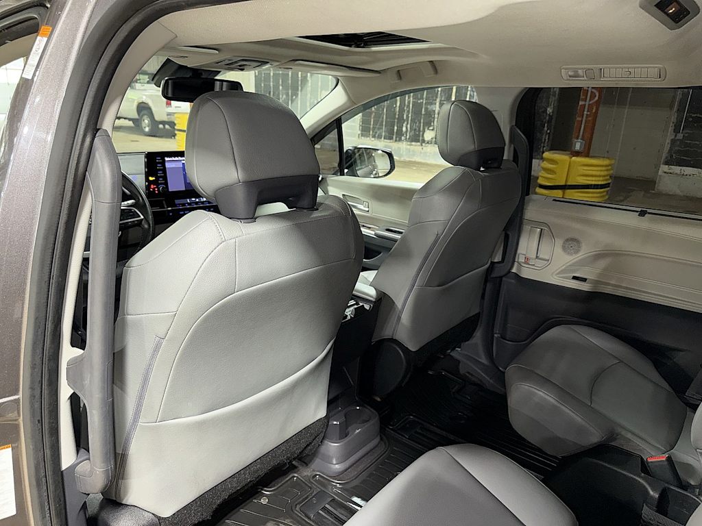Thumbnail: 2022 Toyota Sienna - 32