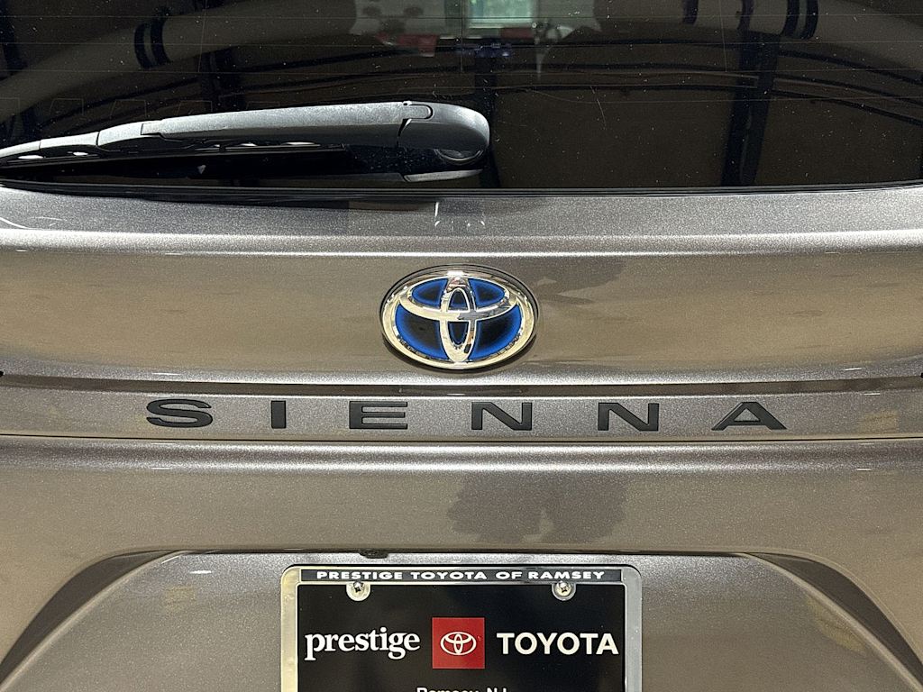 Thumbnail: 2022 Toyota Sienna - 7
