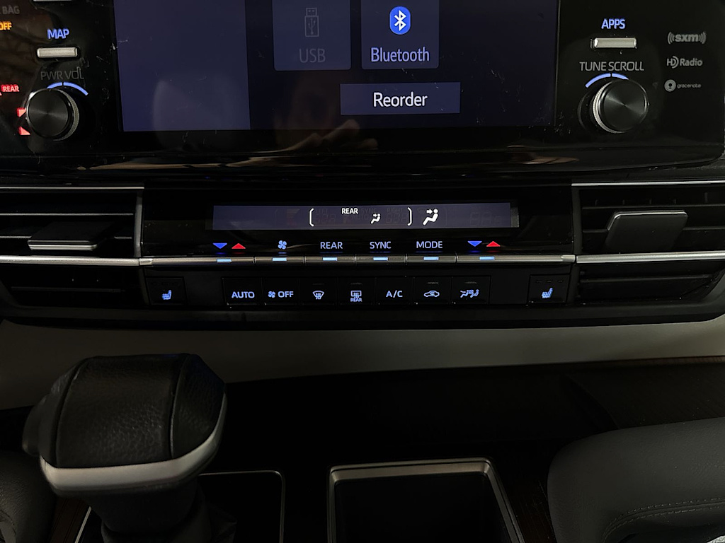 Thumbnail: 2022 Toyota Sienna - 25