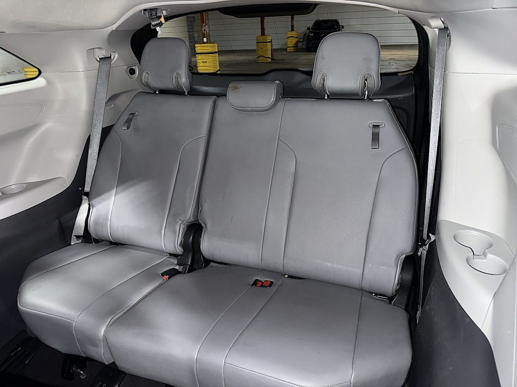 Thumbnail: 2022 Toyota Sienna - 23