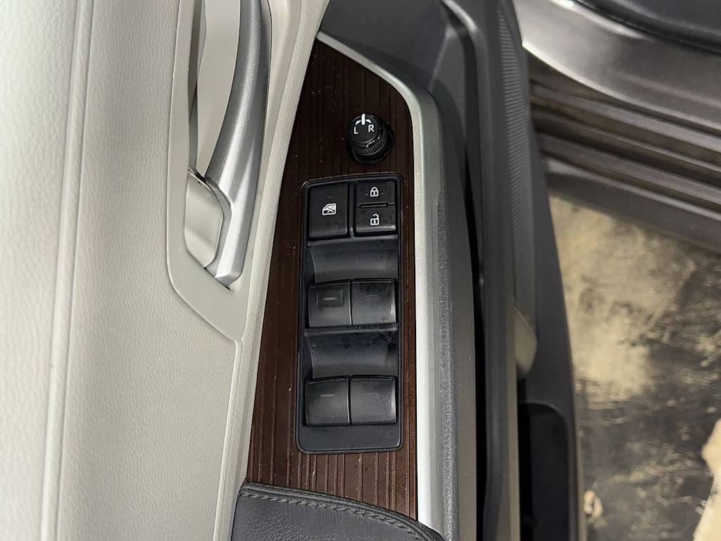 Thumbnail: 2022 Toyota Sienna - 26