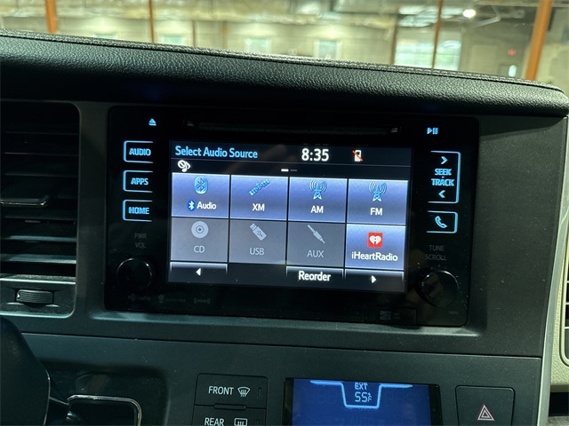 2017 Toyota Sienna XLE 23