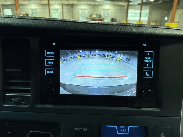 2017 Toyota Sienna XLE 26