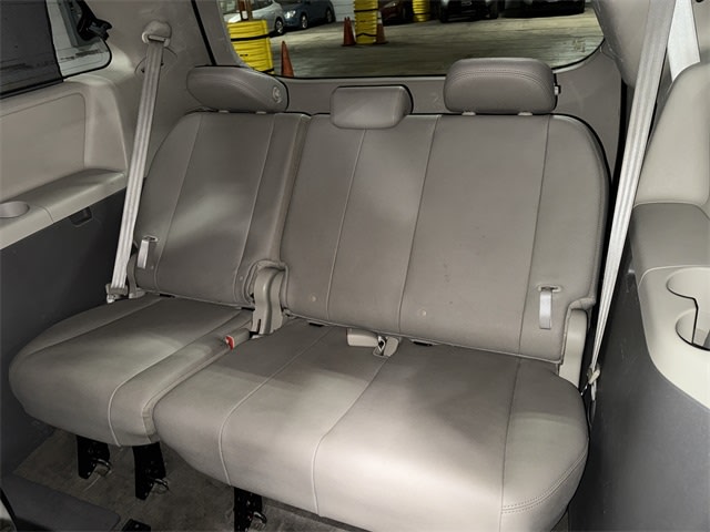 2017 Toyota Sienna XLE 22