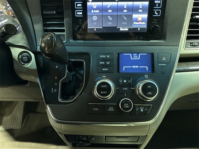 2017 Toyota Sienna XLE 24