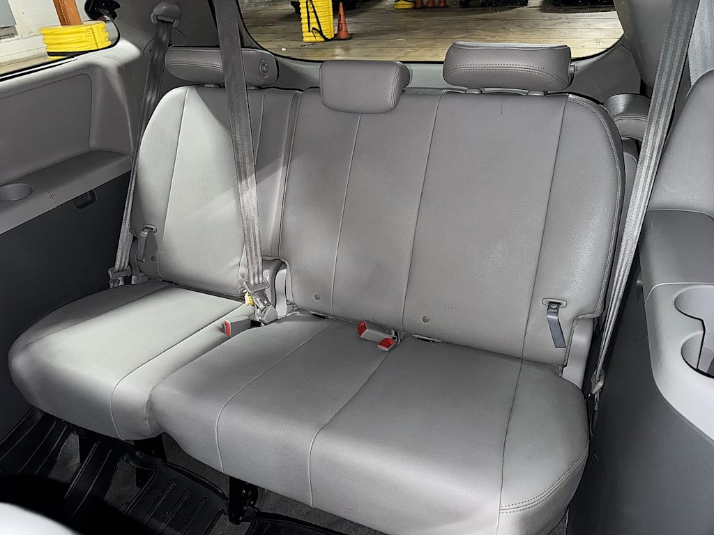 Thumbnail: 2018 Toyota Sienna - 24