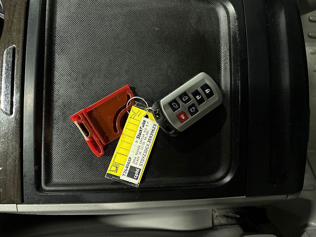 Thumbnail: 2018 Toyota Sienna - 37