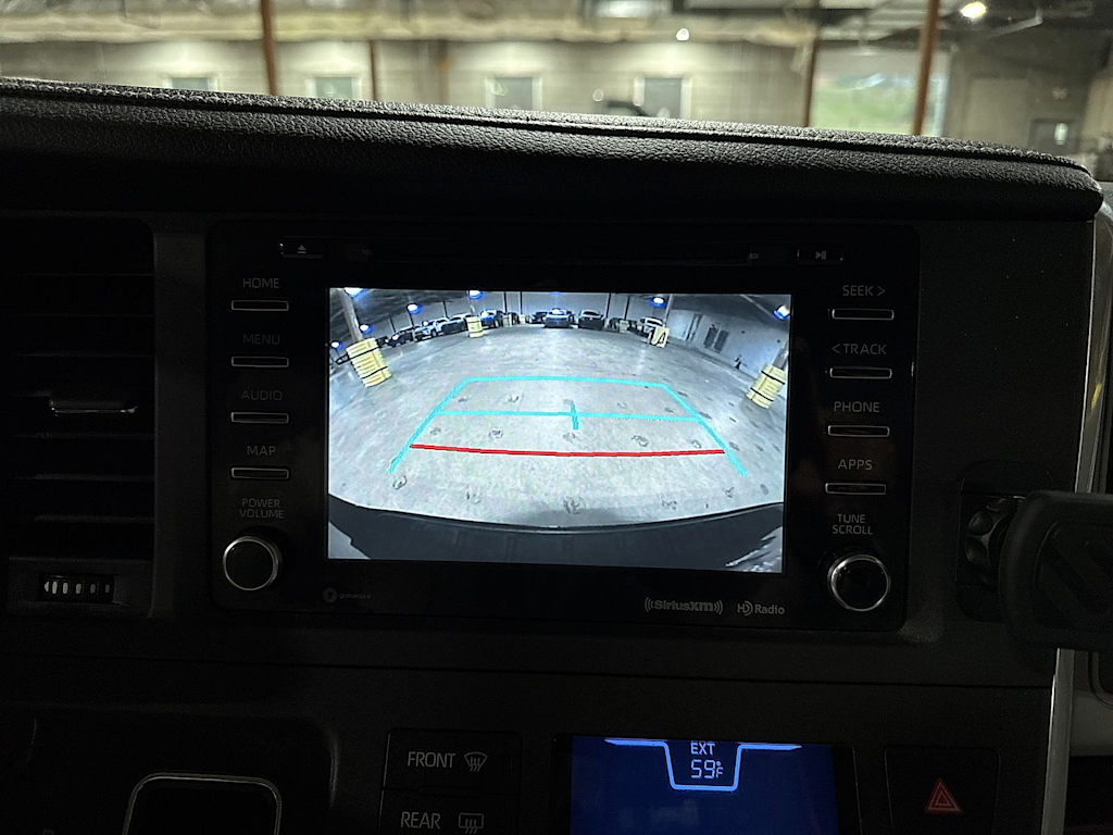 Thumbnail: 2018 Toyota Sienna - 30