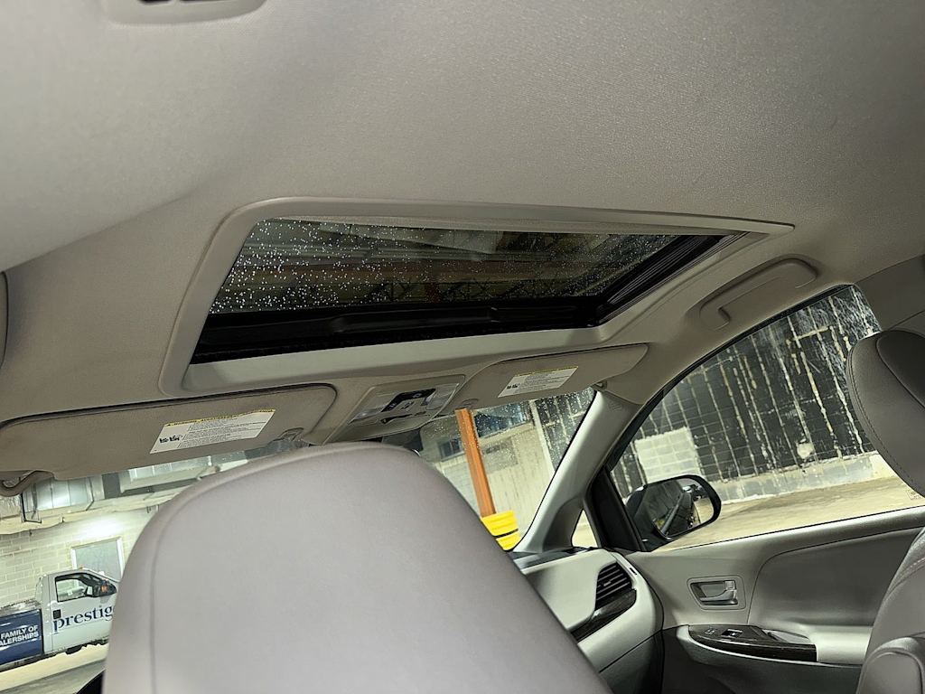 Thumbnail: 2018 Toyota Sienna - 29