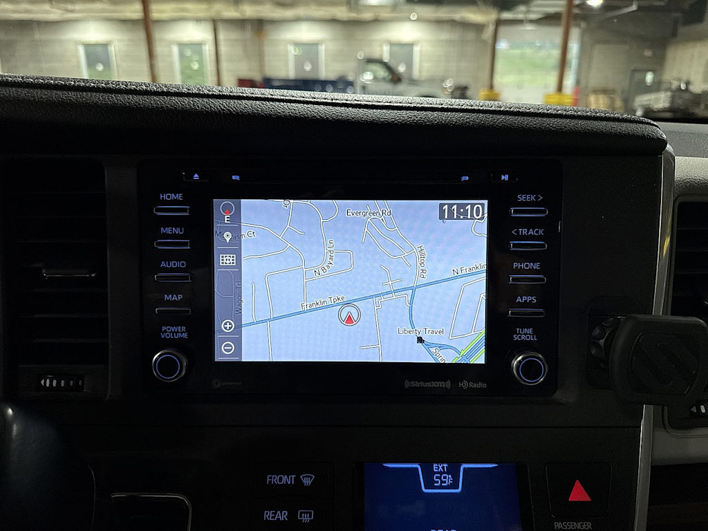 Thumbnail: 2018 Toyota Sienna - 12