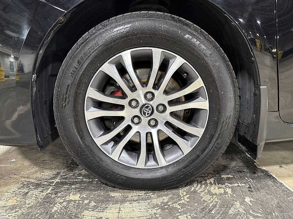 Thumbnail: 2018 Toyota Sienna - 7