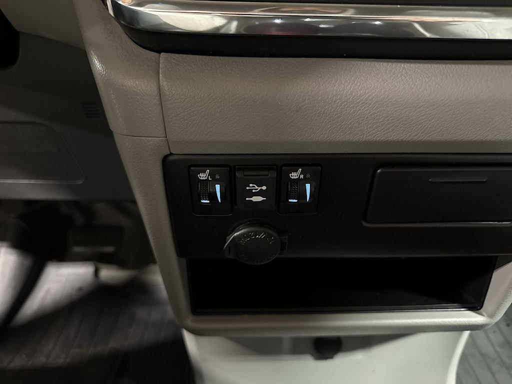 Thumbnail: 2018 Toyota Sienna - 35