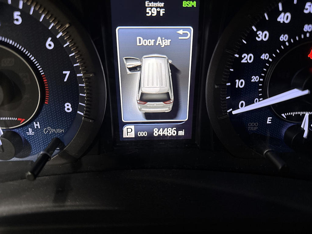 Thumbnail: 2018 Toyota Sienna - 13