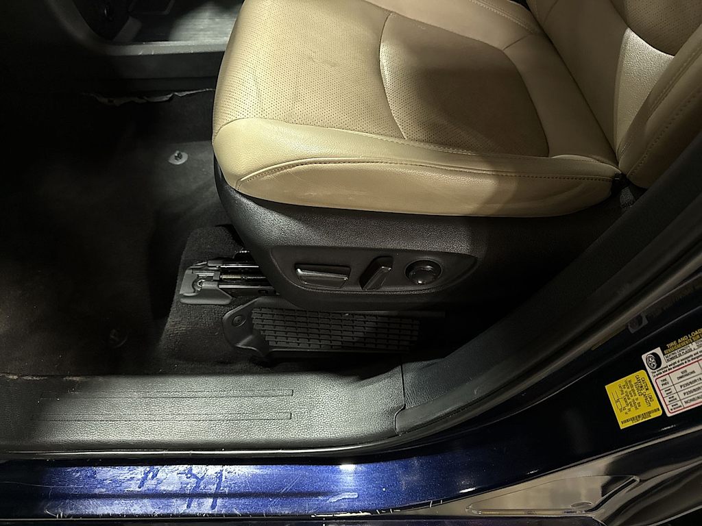 Thumbnail: 2023 Toyota Sienna - 27