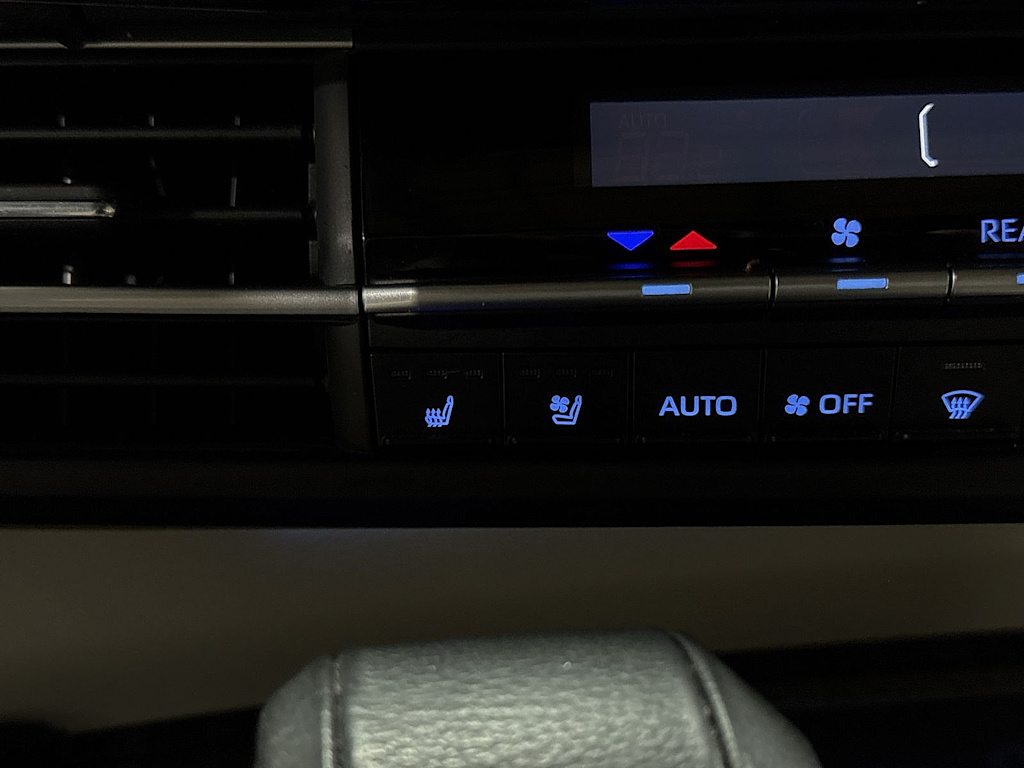 Thumbnail: 2023 Toyota Sienna - 36