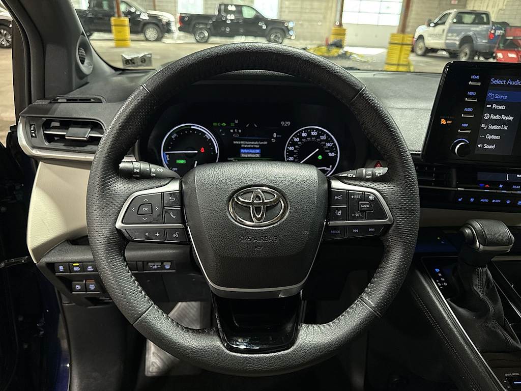 Thumbnail: 2023 Toyota Sienna - 2