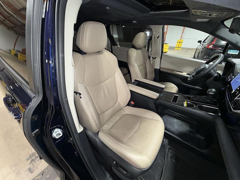 Thumbnail: 2023 Toyota Sienna - 10