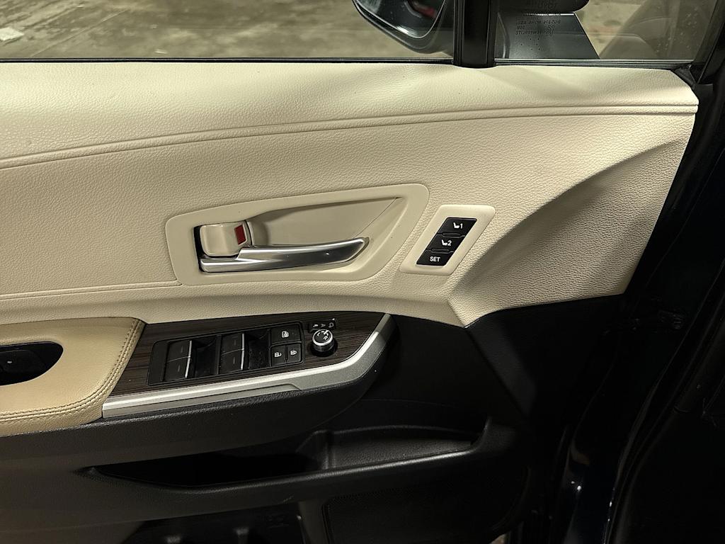 Thumbnail: 2023 Toyota Sienna - 26