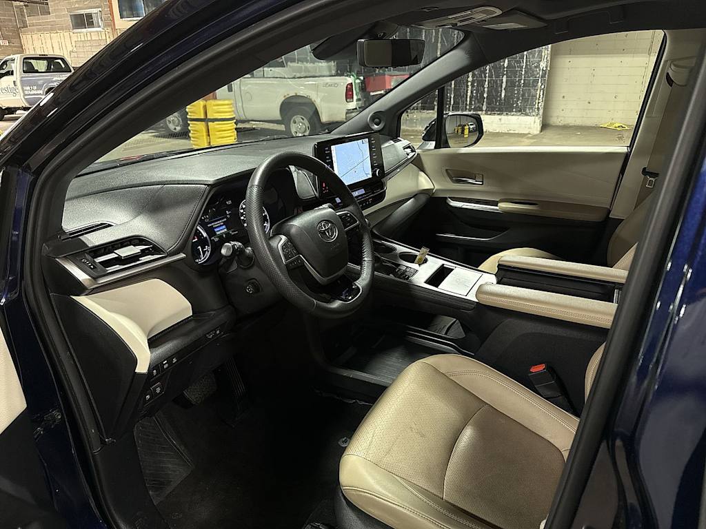 Thumbnail: 2023 Toyota Sienna - 33