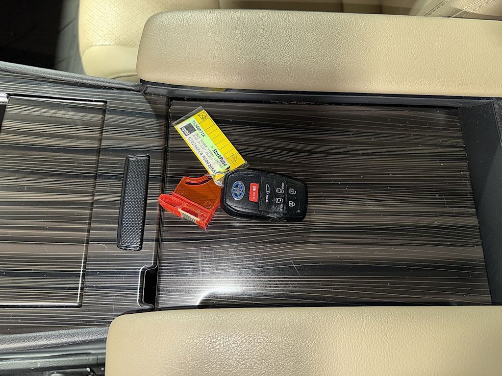 Thumbnail: 2023 Toyota Sienna - 35