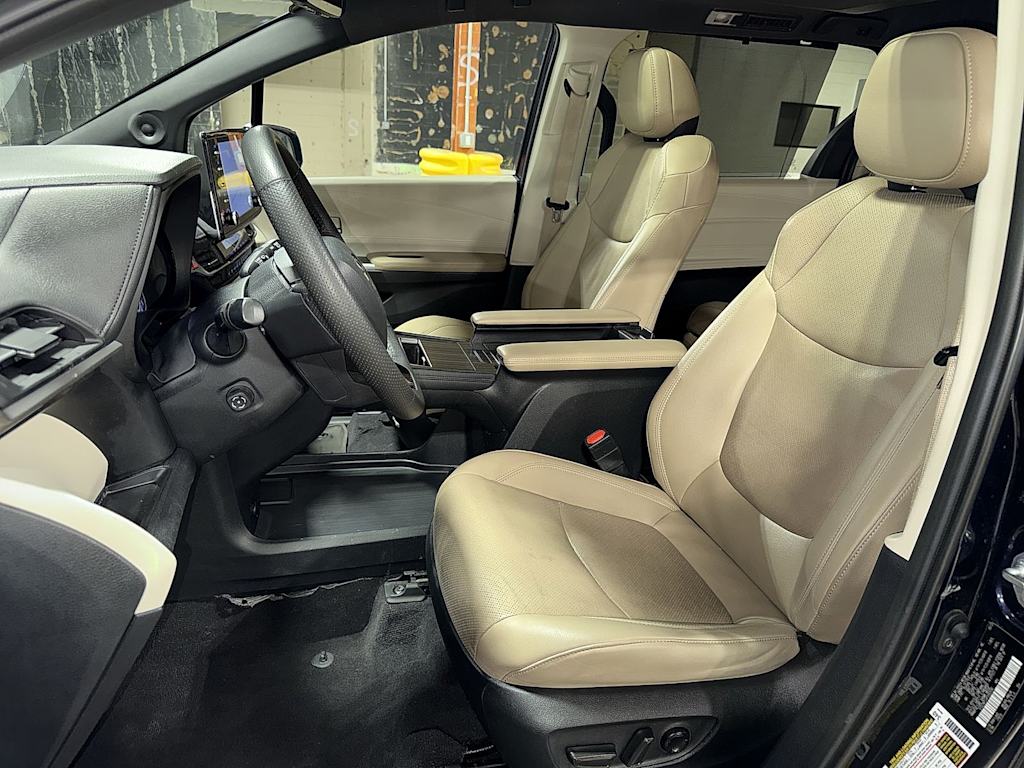 Thumbnail: 2023 Toyota Sienna - 9