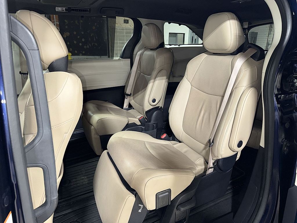 Thumbnail: 2023 Toyota Sienna - 11