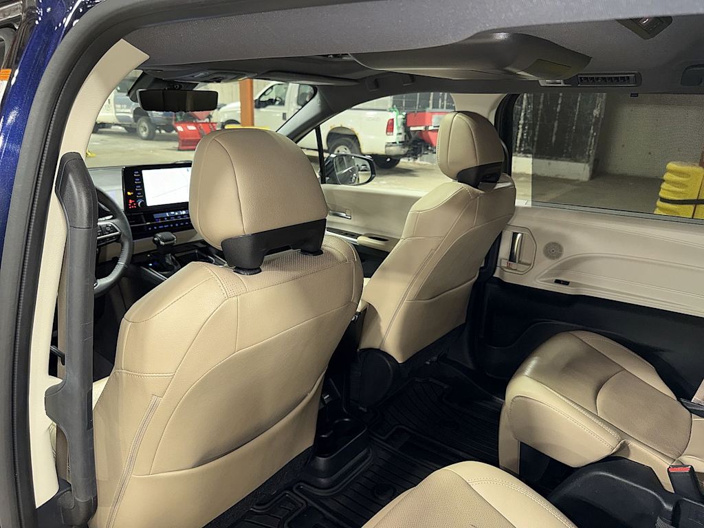 Thumbnail: 2023 Toyota Sienna - 32