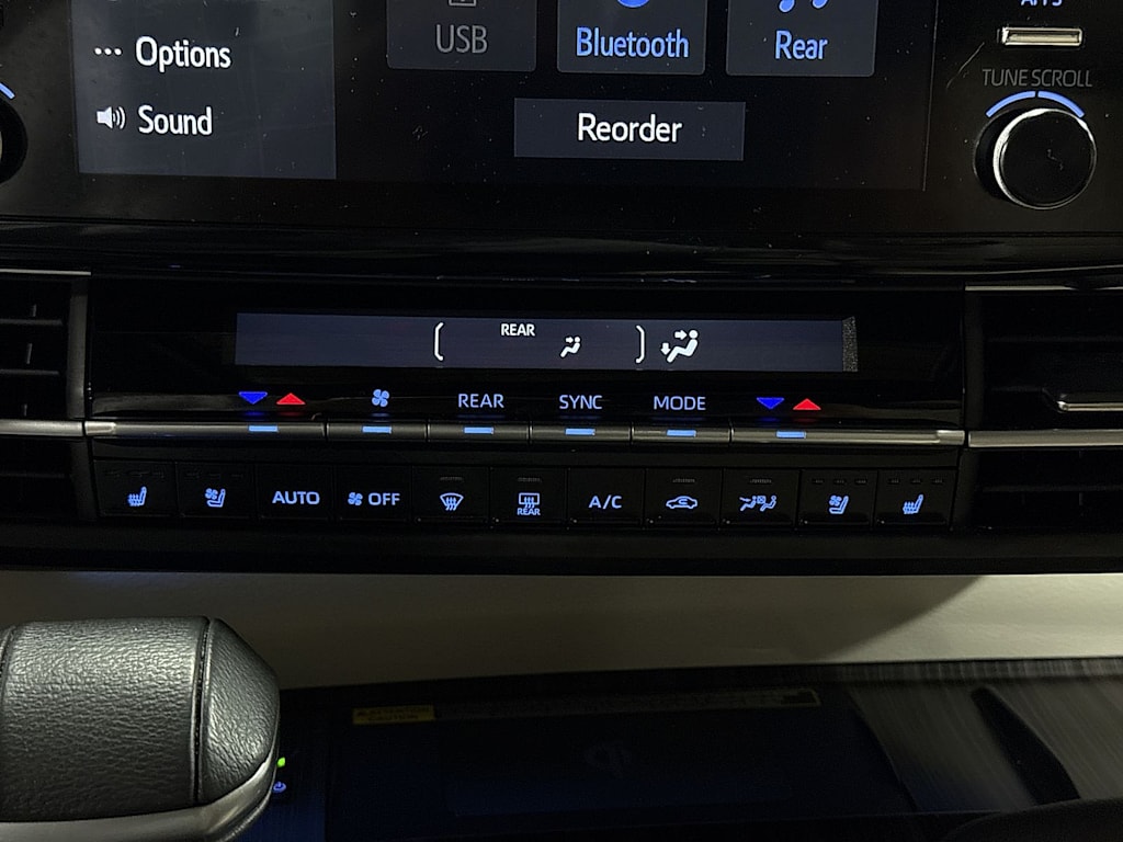 Thumbnail: 2023 Toyota Sienna - 25