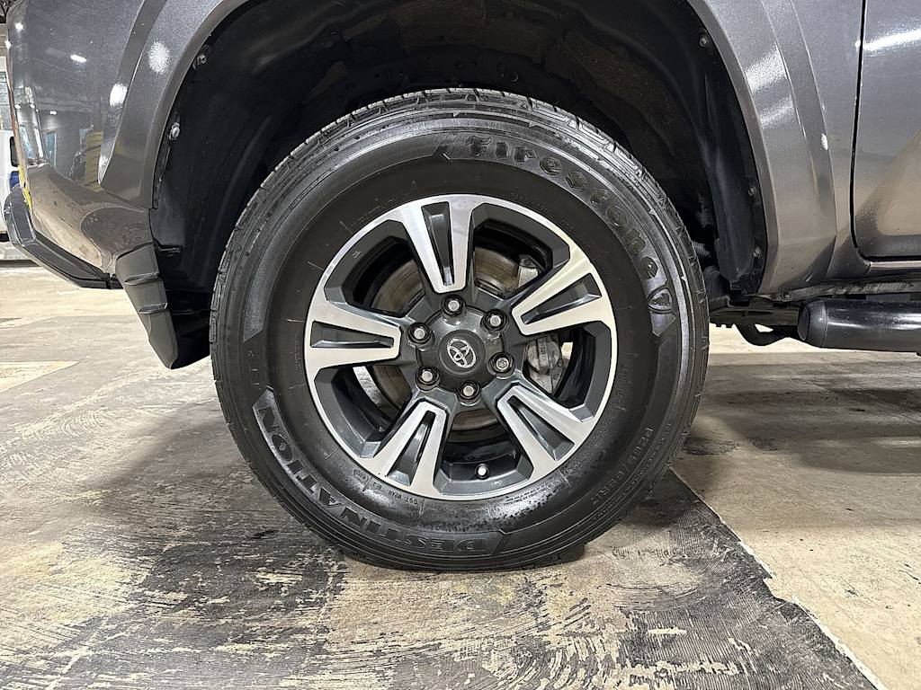 Thumbnail: 2018 Toyota Tacoma - 33