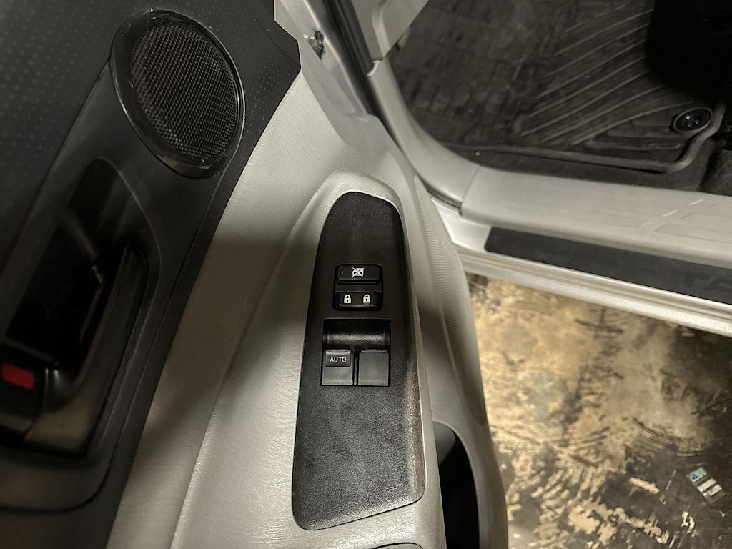 Thumbnail: 2015 Toyota Tacoma - 16