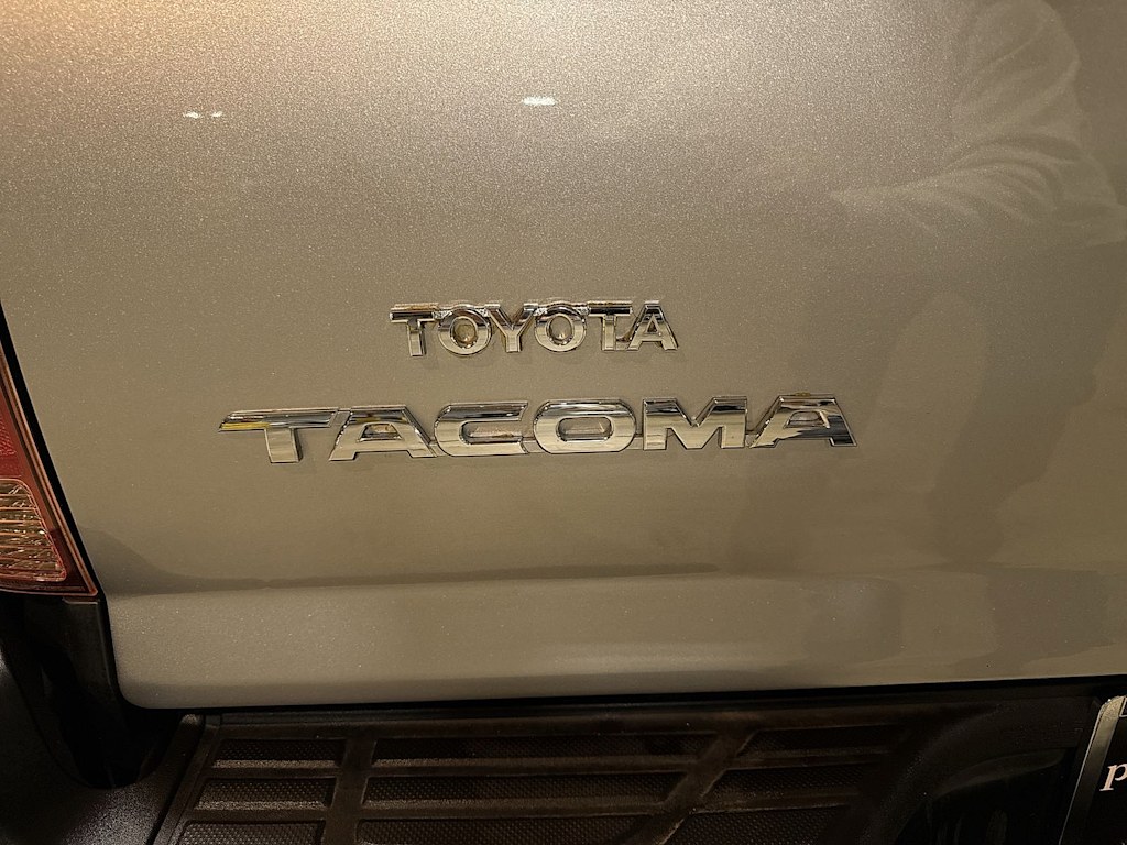 Thumbnail: 2015 Toyota Tacoma - 6
