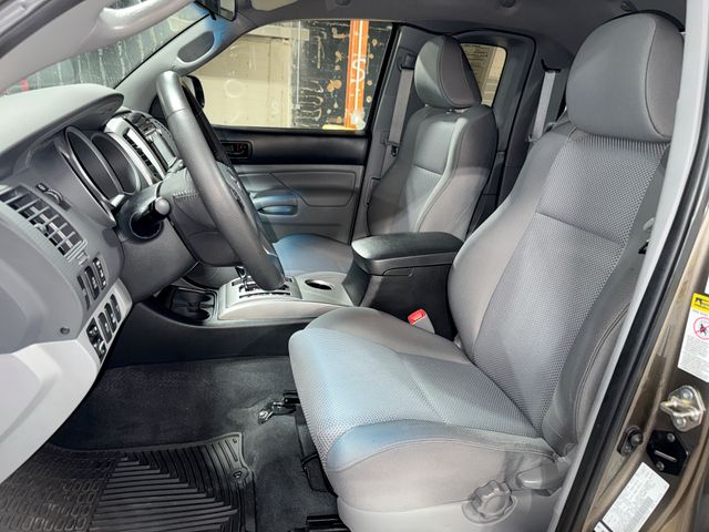 Thumbnail: 2015 Toyota Tacoma - 9