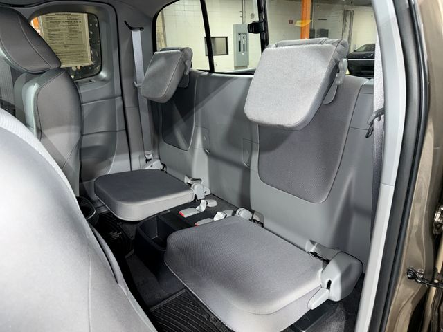 Thumbnail: 2015 Toyota Tacoma - 10