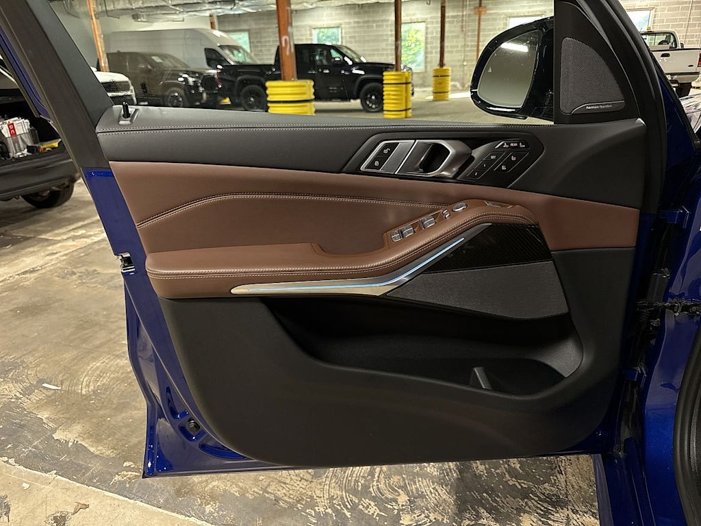Thumbnail: 2025 BMW X7 - 32