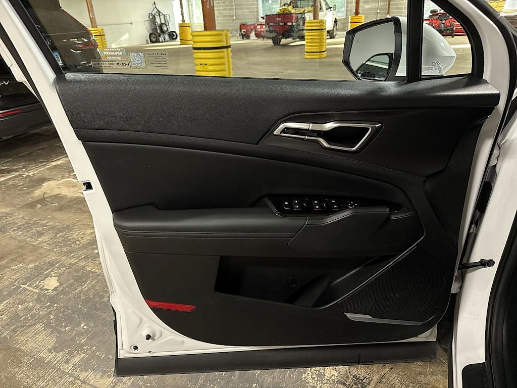 Thumbnail: 2023 Kia Sportage - 32