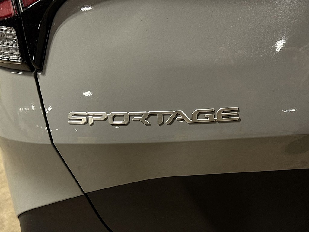 Thumbnail: 2023 Kia Sportage - 5