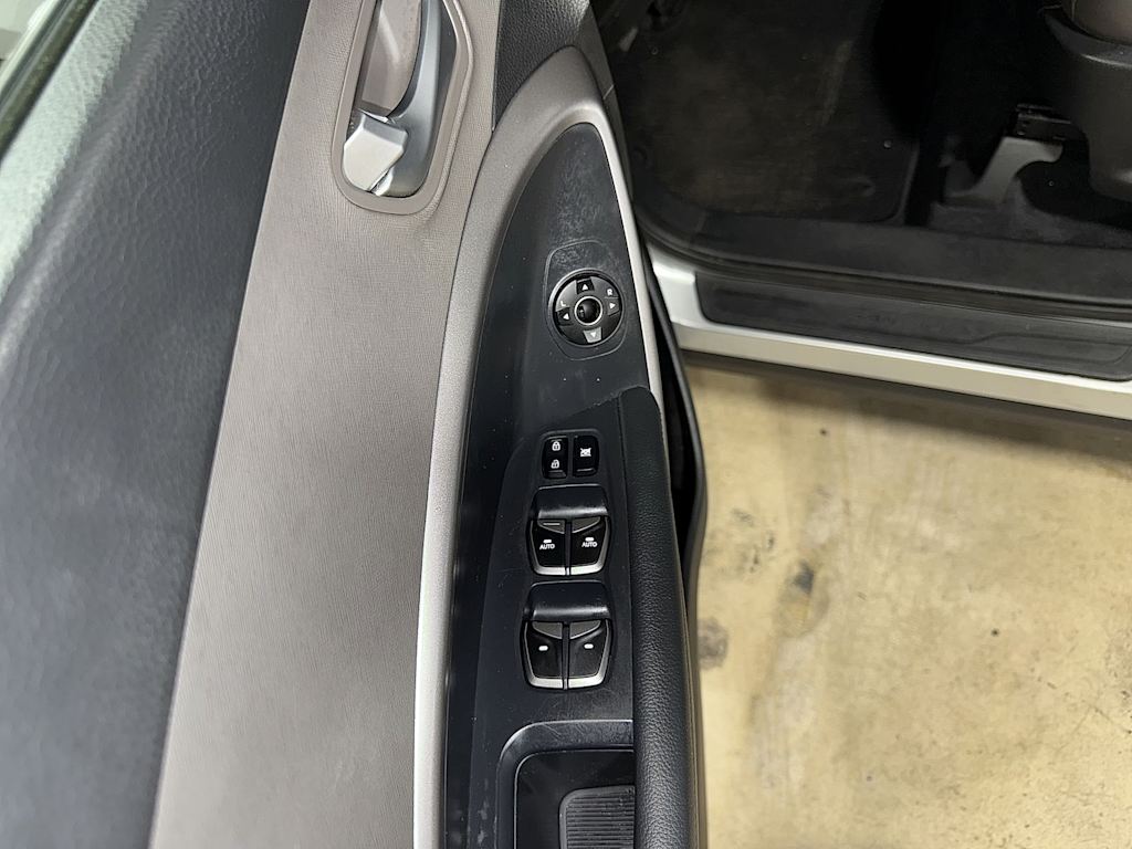 Thumbnail: 2016 Hyundai Santa Fe - 25