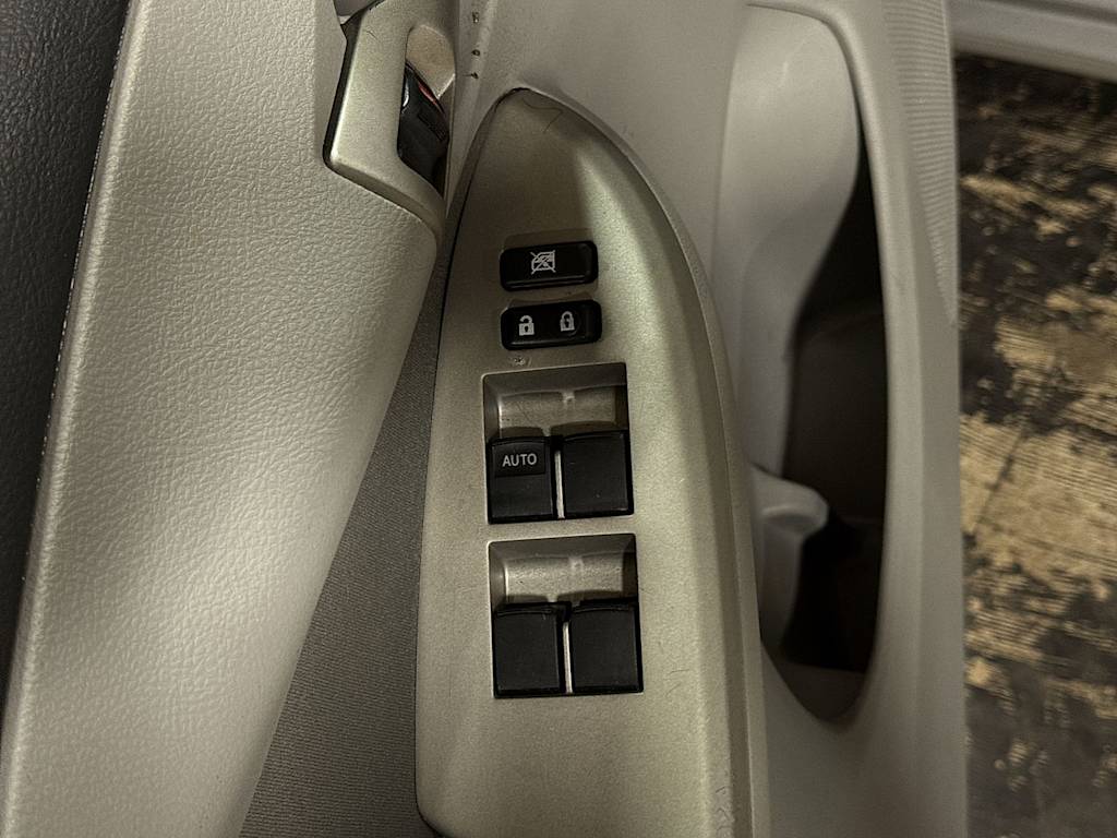 Thumbnail: 2012 Toyota Corolla - 25