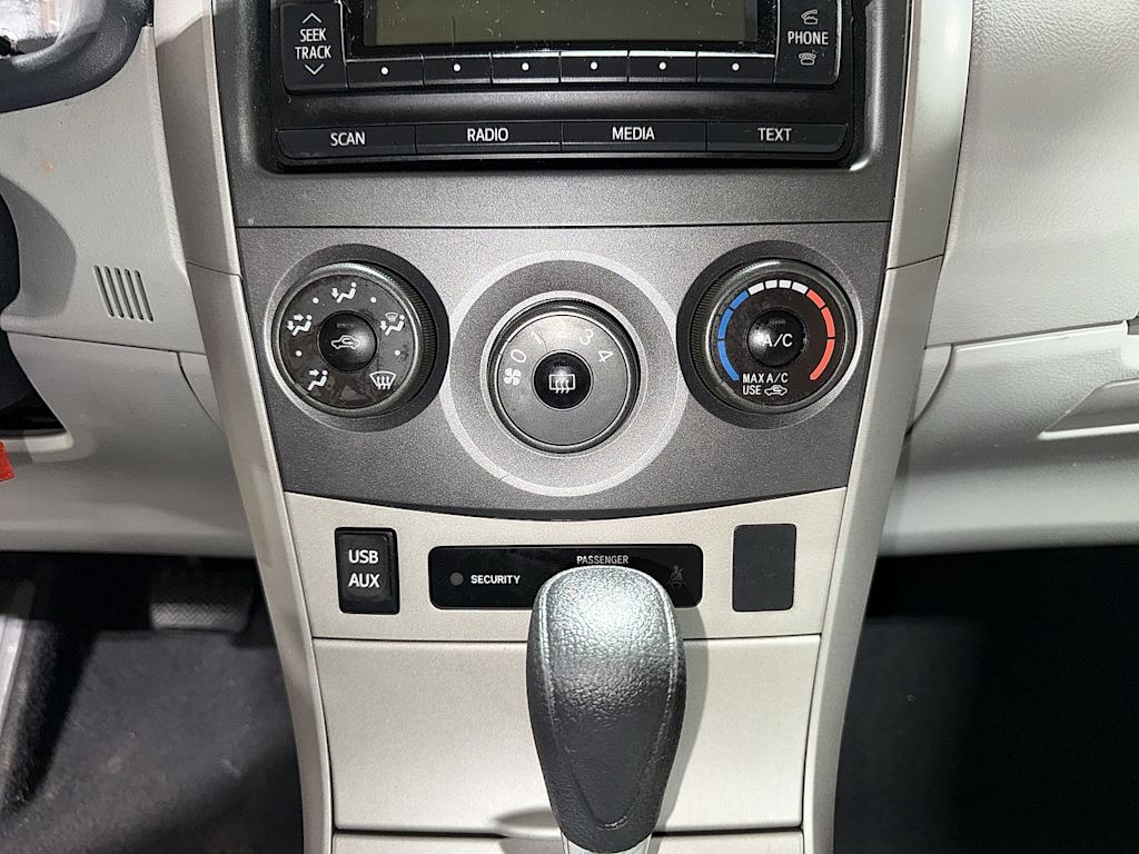 Thumbnail: 2012 Toyota Corolla - 24